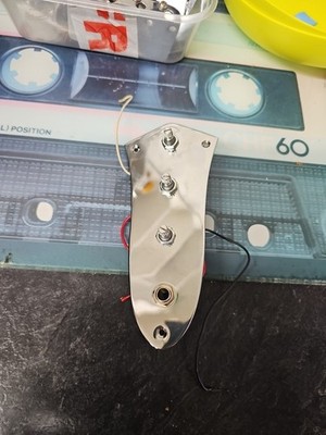 Linkshänder Jazz Bass Loaded Control Plate