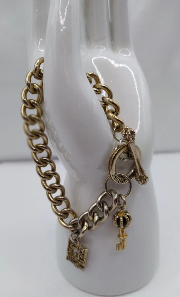 Pulsera Charm Juicy Couture 7" Pulgadas Tono Dorado  Foto 3 de 4