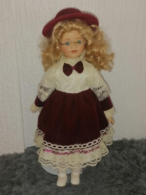 Poupons et accessoires en porcelaine