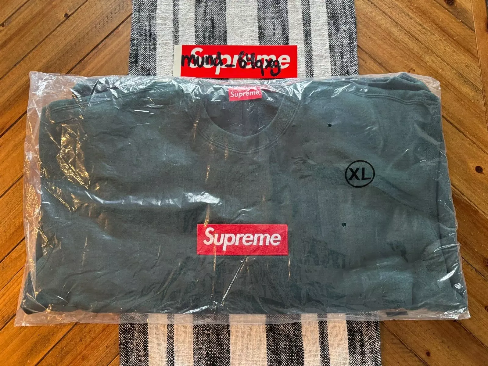SUPREME BOX LOGO COL ROND FW22   XL   NEUF