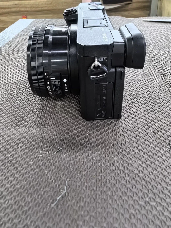 Cámara sin espejo Sony Alpha a6400 24,2 MP 4K 16 - 50 mm lente rápida automática inglesa Foto 2 de 4