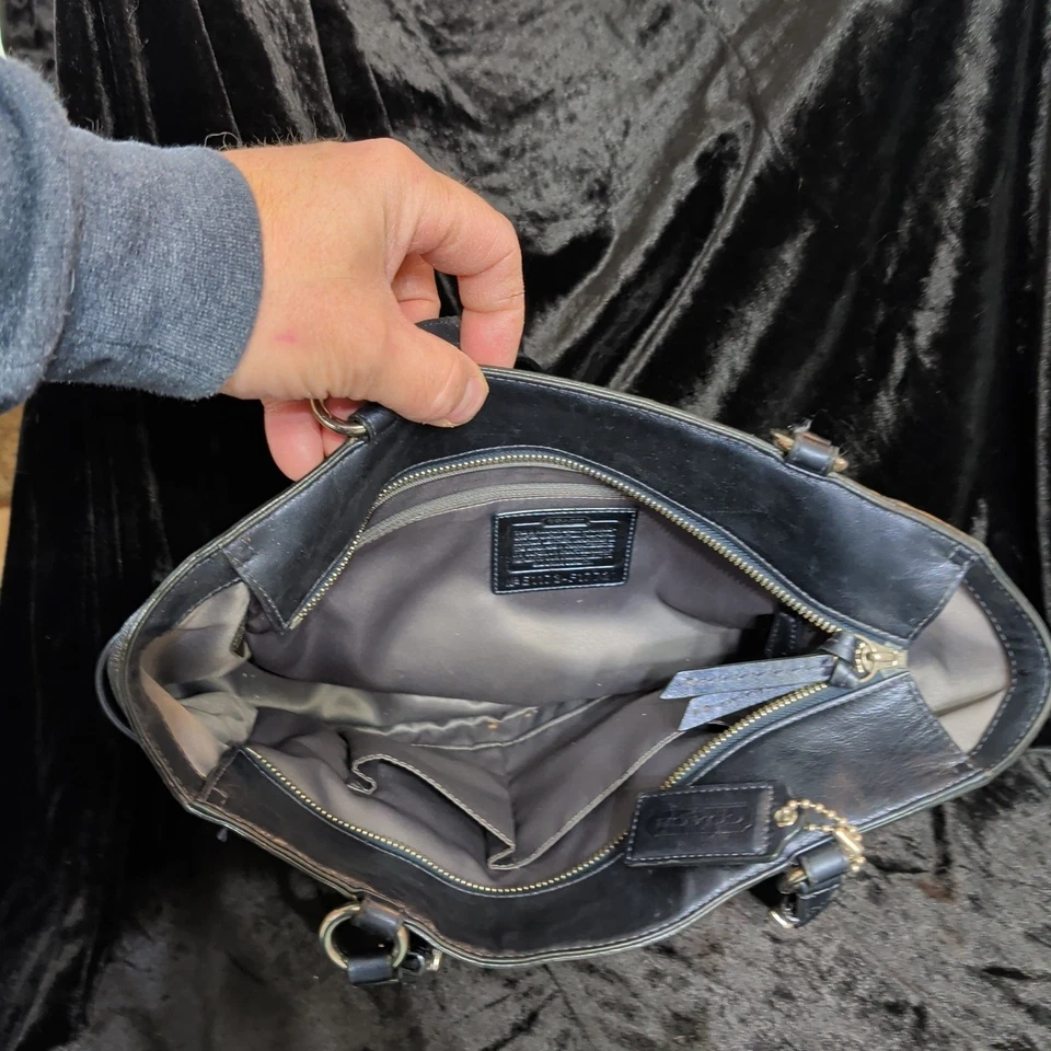 Bolso de Hombro COACH Gallery East West F17721 Cuero Azul Marino ¡EXCELENTE ESTADO USADO! Foto 4 de 4