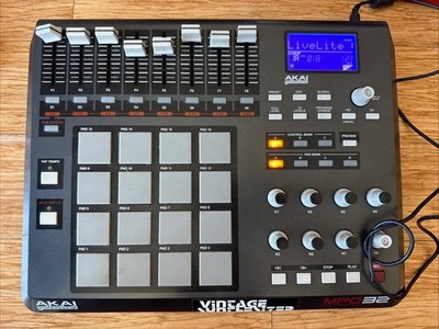 Akai Professional MPD32 USB/MIDI Pad Control Tested And Works Great