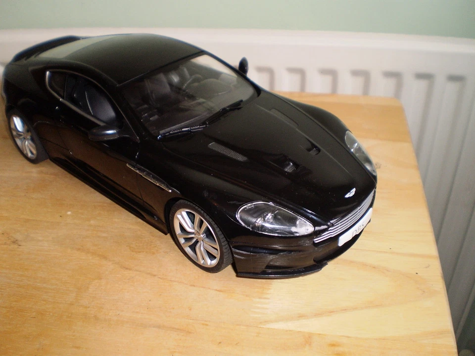 RARE RASTAR 1/14 ASTON MARTIN DBS COUPE BOXED R/C 27mhz GOOD ARTR - Image 4 of 4