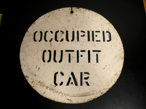 METAL VINTAGE RAILROAD OCCUPIED OUTFIT CAR SIGN 12" DIAMETER - 第 3/5 張圖片