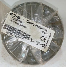 1 NEW EATON E26S109 4 HOLE STACKLIGHT MOUNTING BASE NNB ***MAKE OFFER***