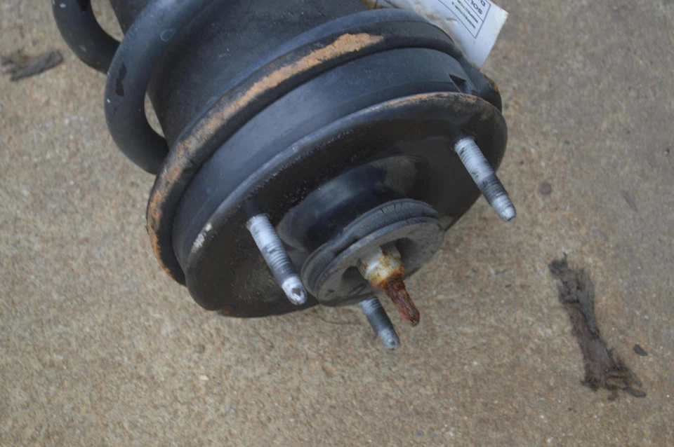 2015-2020 CHEVY/GMC SUBURBAN RWD AMORTECEDOR DIANTEIRO ESQUERDO DO LADO DO MOTORISTA FABRICANTE DE EQUIPAMENTO ORIGINAL - Imagem 2 de 3