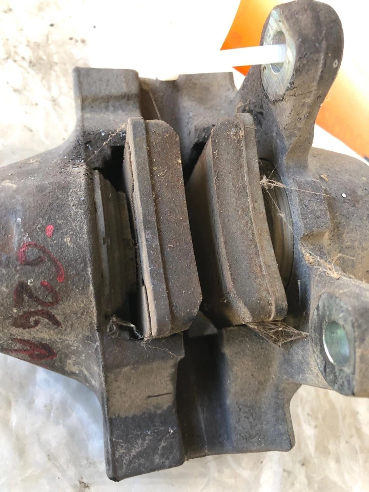 Piloto de pinza de freno trasero izquierdo Mercedes Benz Clase E E300TD 1996-2002 LH OEM Foto 4 de 4