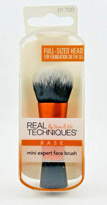 Real Teachniques: Mini Expert Face Brush (Full-Sized Head) - Sam & Nic 01700