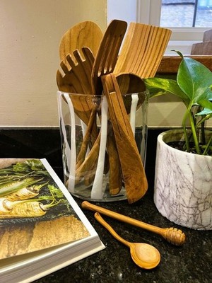 Handgefertigtes 8-teiliges Teak Küchenutensilien Geschenkset. Handgefertigte Haushaltswaren