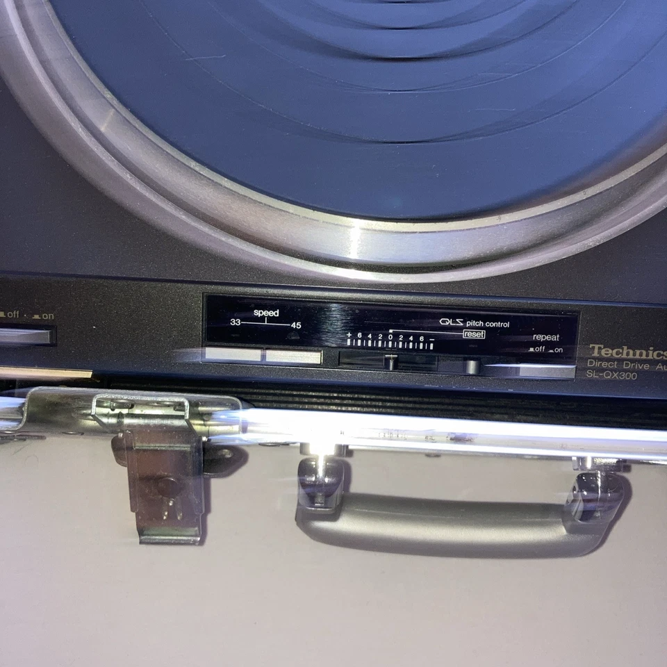 Technics SL Q300  Direktantrieb in solidem Alu Koffer T4P Tonabnehmer - Bild 3 von 4