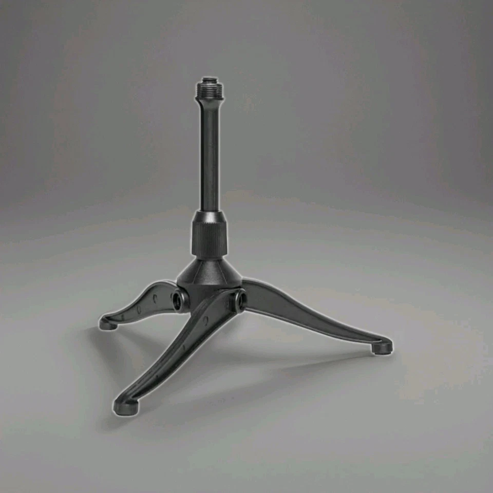 Stagg SUM20 USB Dynamic Cardiod Microphone with Desktop Stand, Holder, and Cable - Image 3 of 4