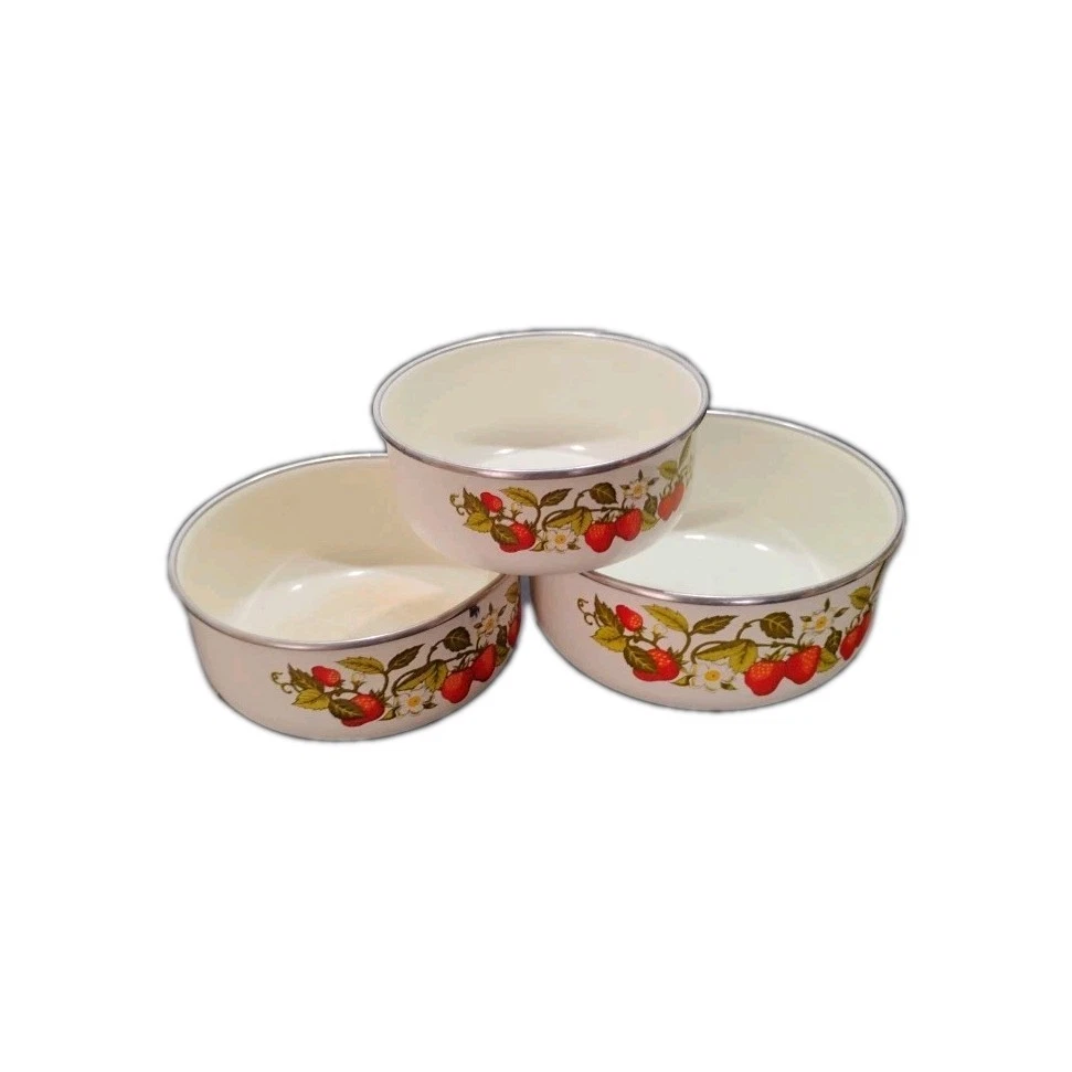 Vintage Strawberry Nesting Mixing Bowls - Set of 4 EUC