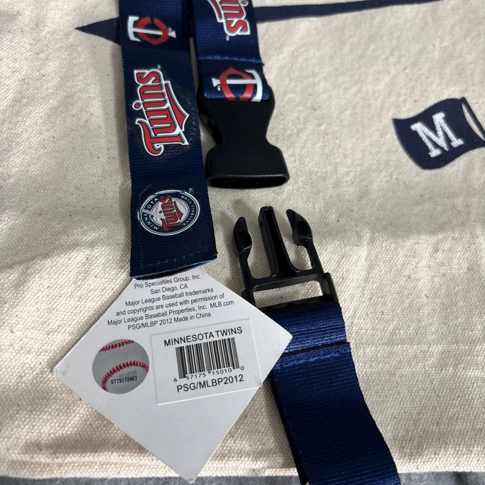 Minnesota Twins Breakaway Lanyard and Tote - Image 2 of 4