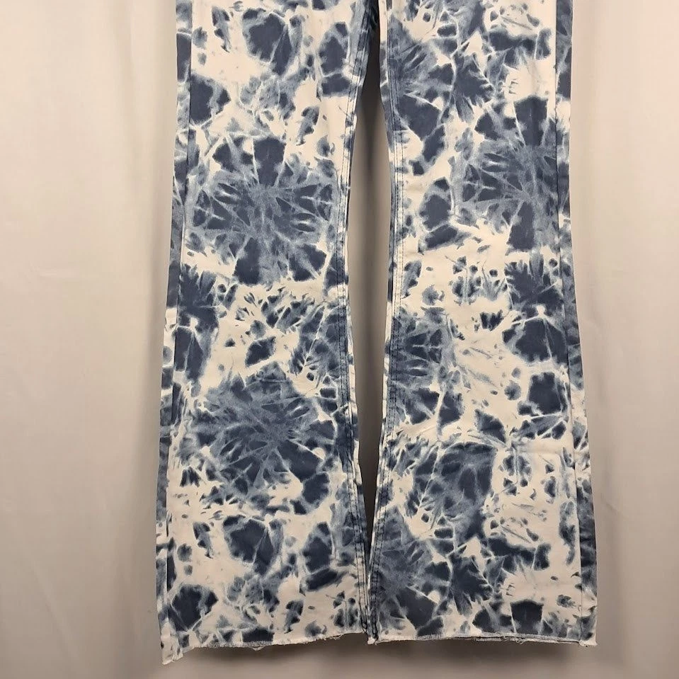 TINSELTOWN 11/30 Hi-Rise Flare Leg Jeans Pull-On Cloud Bleach Tie-Dye Raw Hem - Image 4 of 4