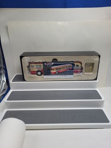 Corgi Classics GM Old Look 4515 Carolina Bus GM St. Louis 4505 Diecast Models L - Picture 8 of 13