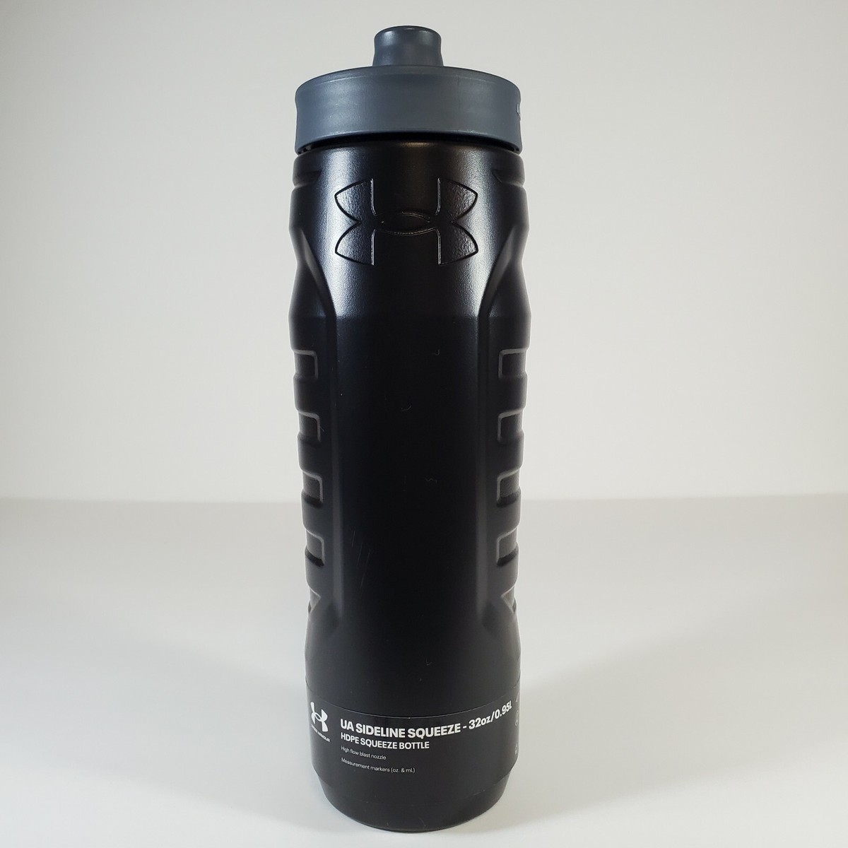 Under Armour UA Sideline Squeeze Water Bottle 32oz Black/Pitch Grey