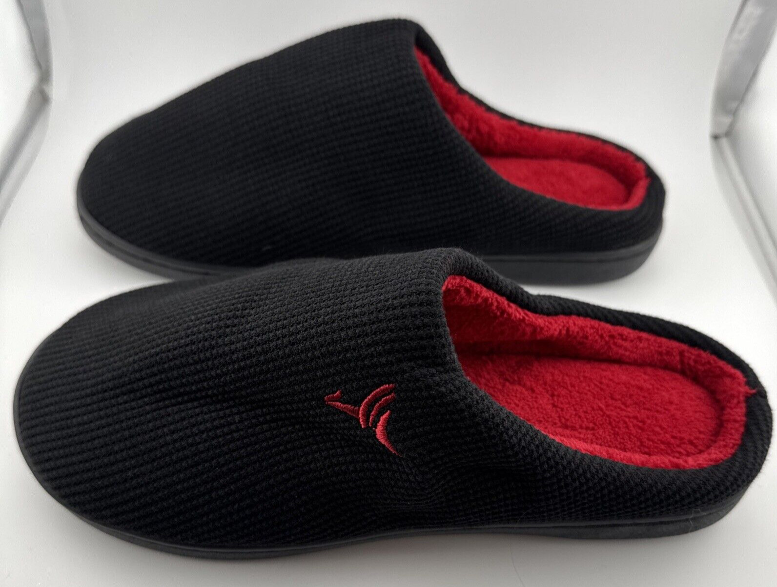 House Shoes Black And Red Memory Foam Knitted Size 7-8 Small New
