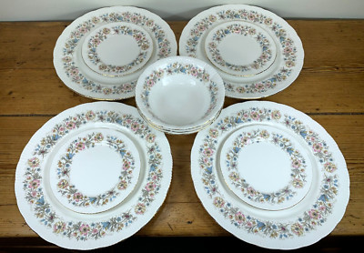 4 Paragon Meadow Vale Speiseteller, 4 Beilagenteller und 3 Schüsseln