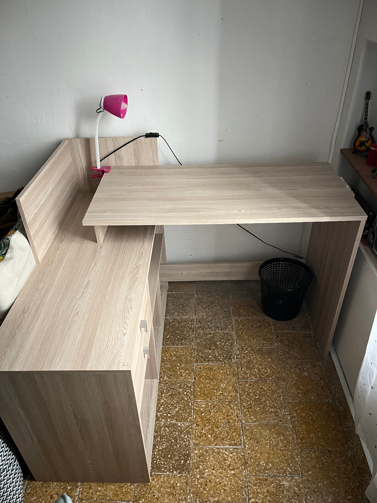 Bureau d'angle pour petit espace et studio à Carros état impeccable