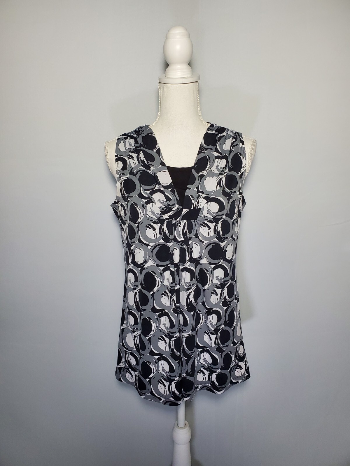 Notations Black Gray Circle Print Sleeveless Plea… - image 1