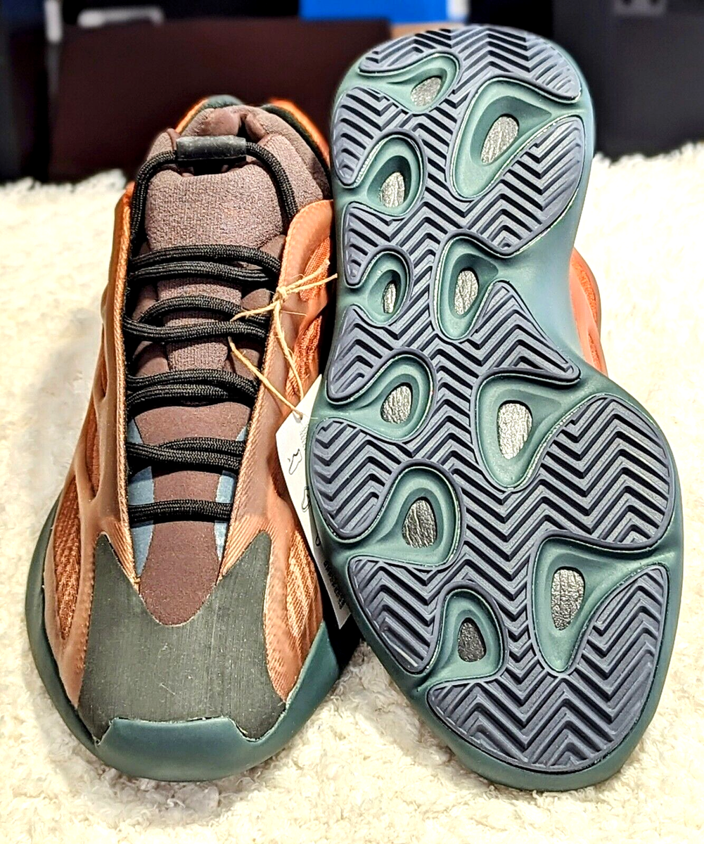 スムースカーフスキン Adidas Yeezy 700 V3 Copper Fade Men's GY4109 Size 10.5