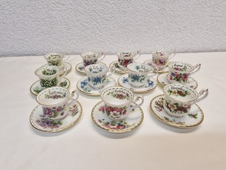 11x Royal Albert Porzellan Monatsgedeck Mokkagedeck miniaturen Blume des Monats