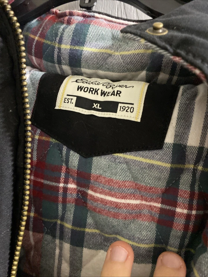 Chaqueta de invierno Eddie Bauer Workwear con capucha negra talla XL Foto 2 de 4
