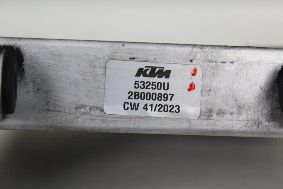 Conjunto de enfriador de aceite de motor inferior Aprilia RSV4 1100 21-25 Tuono OEM Foto 4 de 4