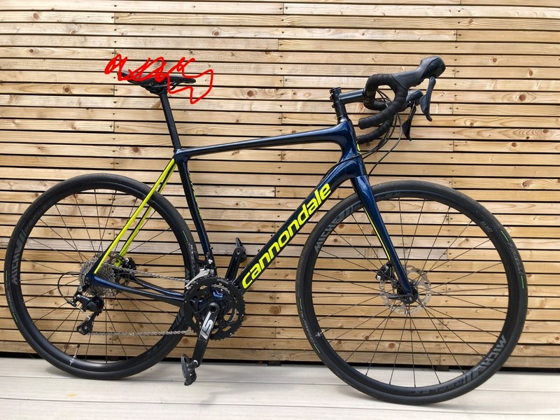 (Carbon disc road bike)Cannondale Synapse Carbon Disc 105 Mens Road Bike 56cm