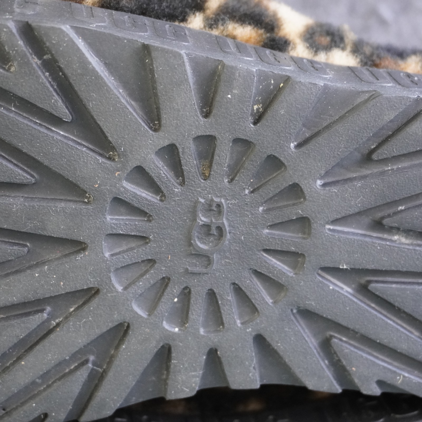 UGG Fluffita Panther Print Slide Sandals Women's Size 8  Shearling Slippers thumbnail 16