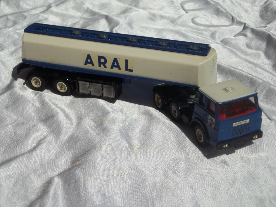 SIKU HENSCHEL ARAL F2018 2A V288 VEDI DESCRIZIONE - Immagine 2 di 4