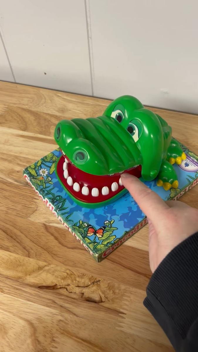 Crocodile Dentist Children's Game Travel Winning Moves Road Trip