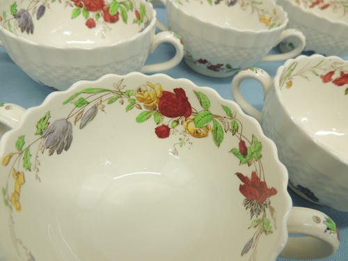 COPELAND SPODE ENGLAND LOT OF 10 CUPS WITH DOUBLE HANDLES FLORAL SCALLOPED - Picture 3 of 12