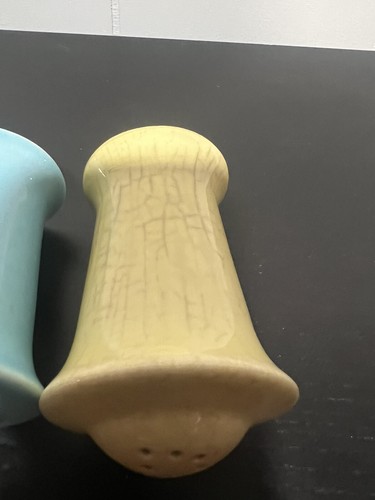 1930s Blue and Yellow Salt and Pepper Shakers - Picture 6 of 6