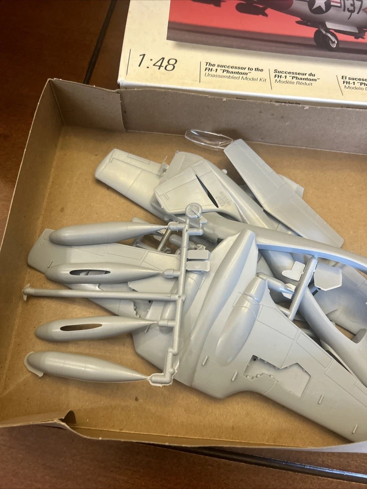 Testors 1/48 F2H-2 Banshee Model Kit 7522 Gray Plastic Jet Militaria #B7522 - Image 2 of 4