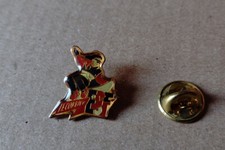 pin's ESF Ecole Ski Française Le Corbier (époxy base dorée non signée)