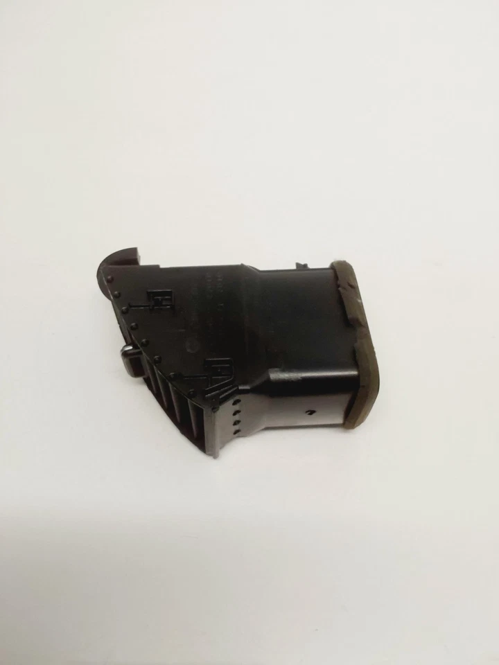 2004-2009 TOYOTA PRIUS DRIVER LEFT SIDE DASH AIR VENT OEM 55062-47010 - Image 3 of 4