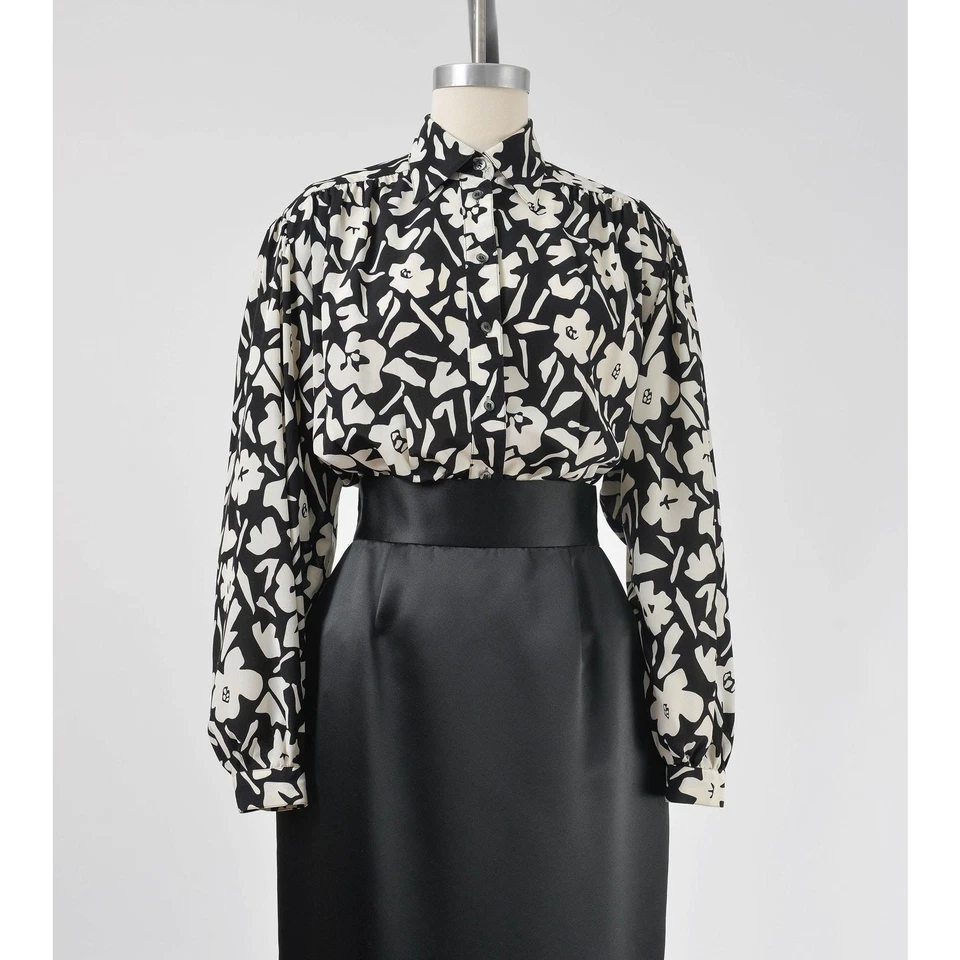 Vintage 80s Black White Floral Blouse Collared Button Down Nipped Waist Top S M - Image 3 of 4