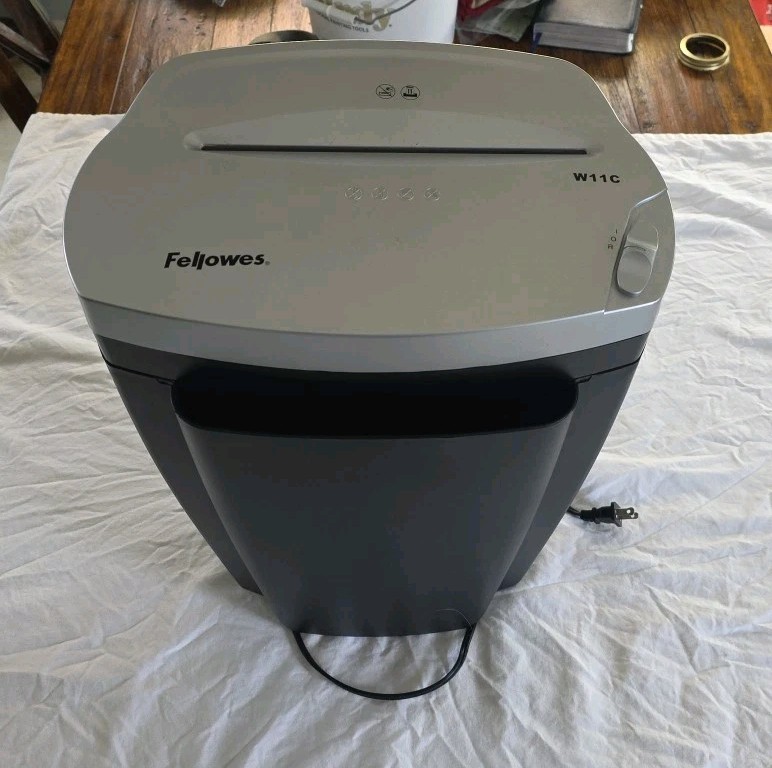 Fellowes Powershred W11C Cross-Cut Paper Shredder 11 Sheet C