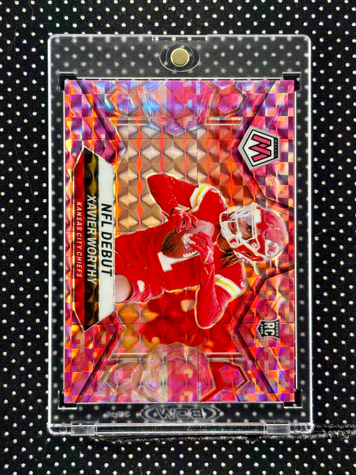 2024 Panini Mosaic Xavier Worthy Rookie Pink Camo Mosaic Prizm RC #285 Chiefs