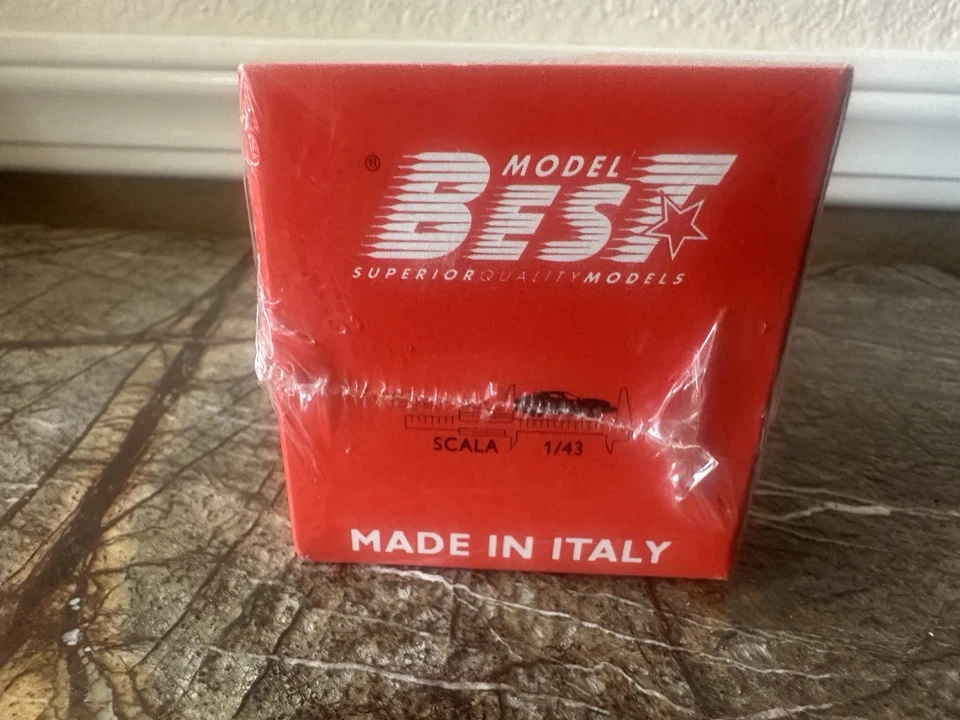 MEJOR MODELO 9157 'LOLA T70 CUPÉ MARCAS ESCOTILLA 1968 #2' 1:43. Sin usar, en caja Foto 3 de 4