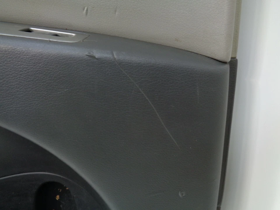 Subaru B9 Tribeca 2006 panel de puerta interior trasero izquierdo lado del conductor OEM DK908230 Foto 2 de 4