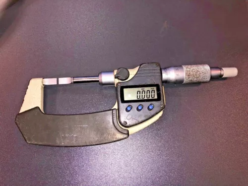 MITUTOYO DIGITAL BLADE MICROMETER 0-25MM 0.001MM NO. 422-230