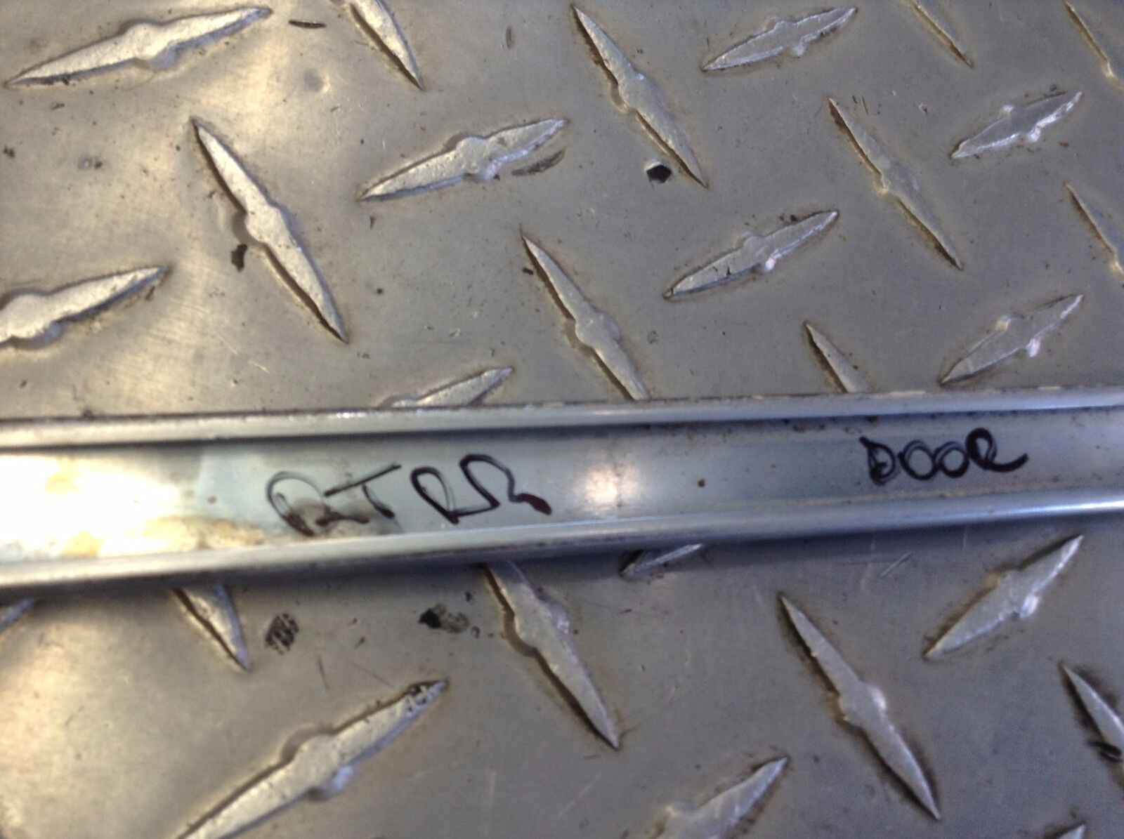 65 - 80 ROLLS ROYCE SILVER SHADOW CHROME RIGHT REAR DOOR TRIM