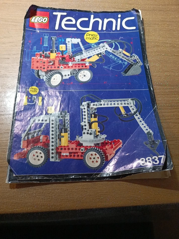 LEGO Technic 8837 Pneumatic Excavator, photo 1 sur 2