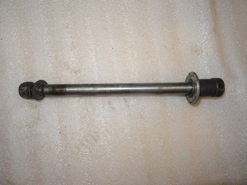 1. Suzuki GSX 400 E Steckachse hinten Hinterrad Achse Radachse axle rear