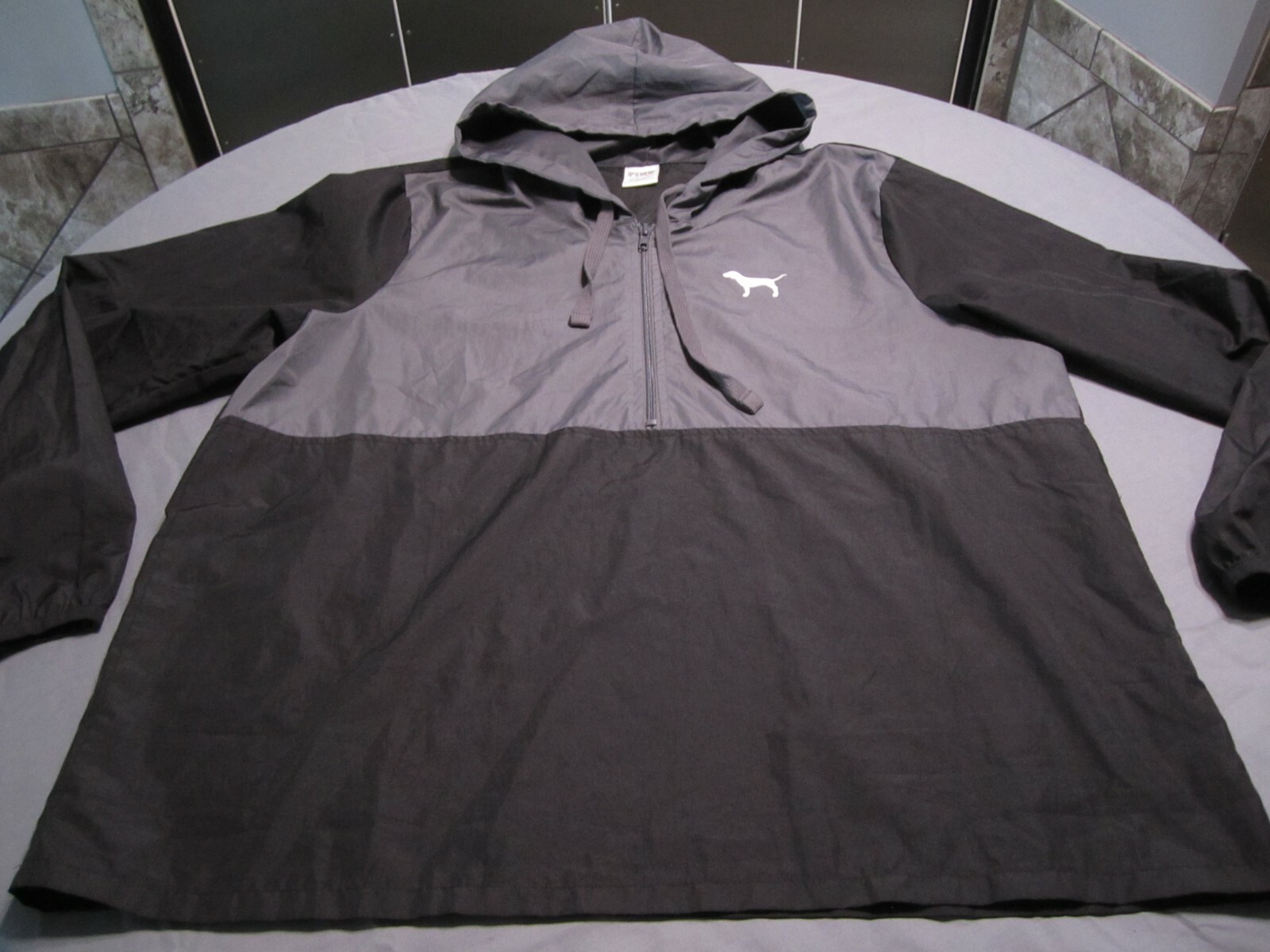 ZIP HOODED WINDBREAKER / JACKET 