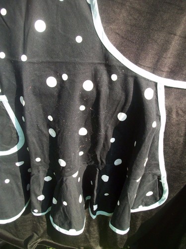 Delantal bordado monograma G negro con puntos Pok A blancos bordes azul claro babero AP132 - Imagen 5 de 7