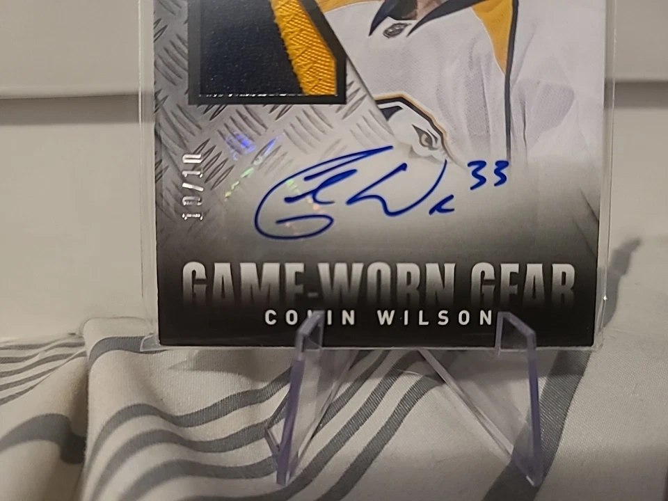2013-14 Panini Titanium Game-Worn Gear Auto Prime/10 Colin Wilson #GA-CWI Auto Foto 3 de 4